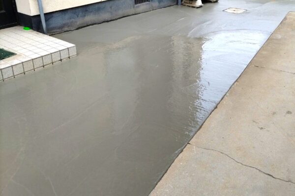 玄関前の土間舗装工事